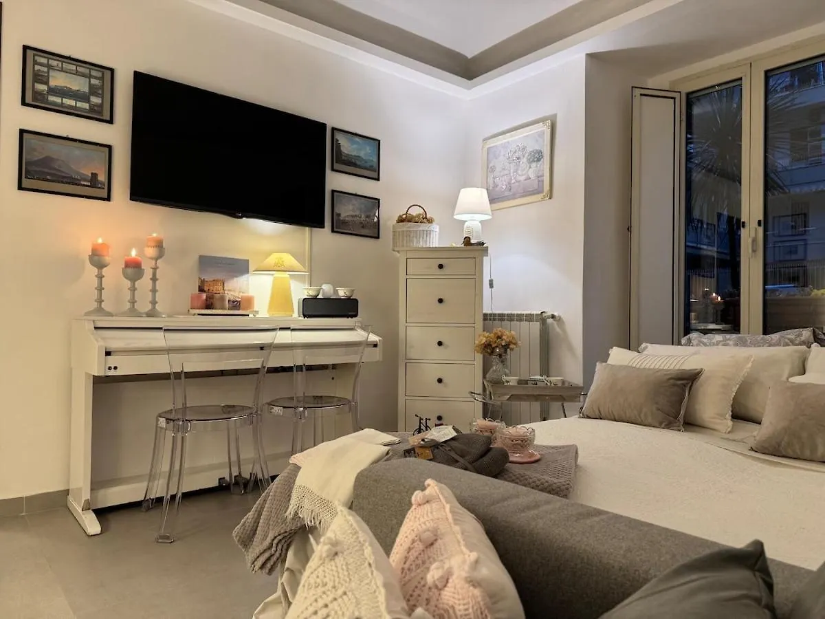 Dolce Vita Scarlatti Naples Apartment